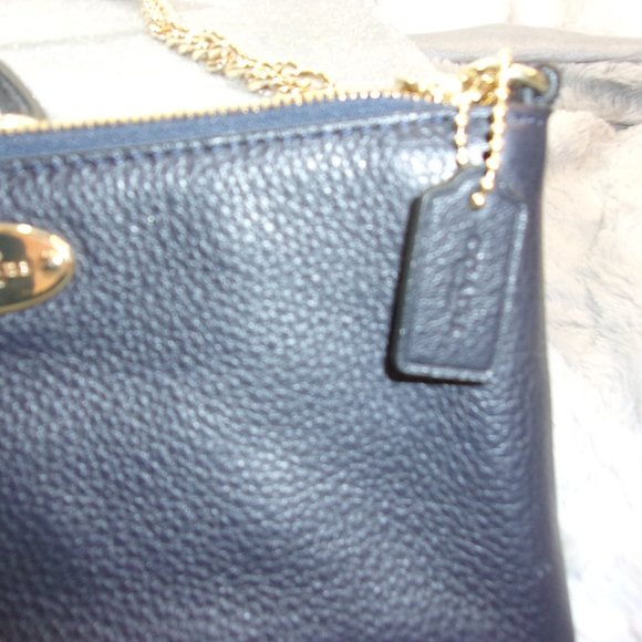 E-48 COACH PEBBLED LEATHER QUINN CROSSBODY IN NAVY - Picture 4 of 13